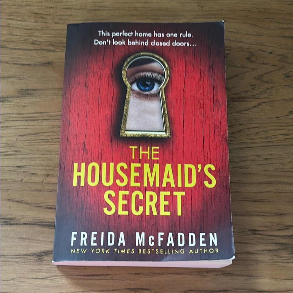 's The Housemaid's Secret - Red Cover
